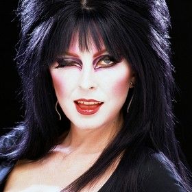 Elvira a sötétség hercegnője (1988) online film